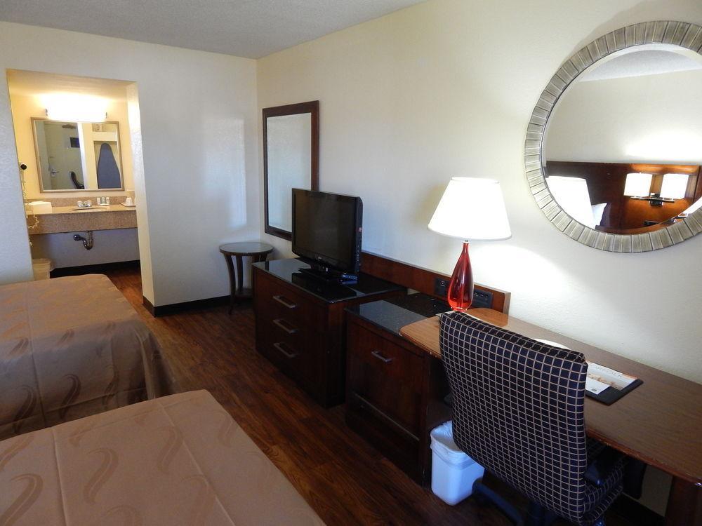 Econo Lodge Naval Station Norfolk Exterior foto